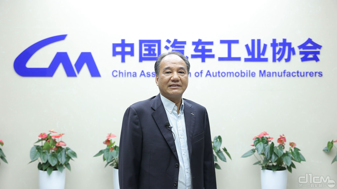 中国汽车工业协会总工程师、副秘书长叶盛基送上视频祝贺